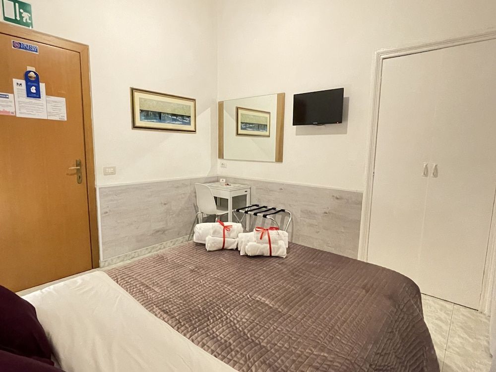 Roman Holidays Rooms Otranto Standard Double Room (External Private Bathroom) 2