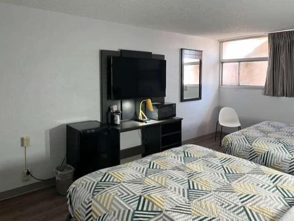 Deluxe Room, 2 Queen Beds, Non Smoking, Refrigerator & Microwave