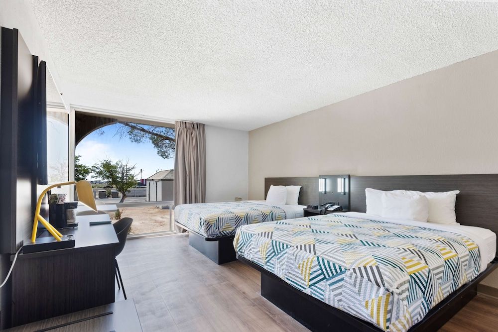 Deluxe Room, 2 Queen Beds, Non Smoking, Refrigerator & Microwave