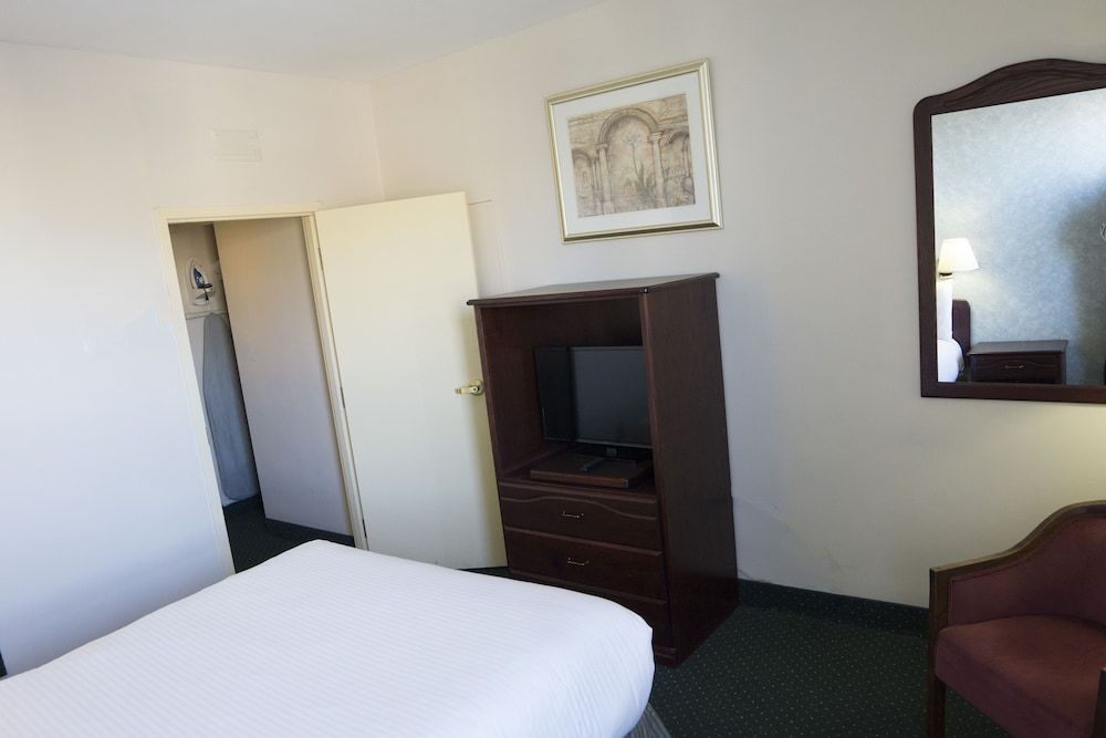 The Marlborough Hotel Deluxe Suite, 1 Bedroom, Non Smoking 3