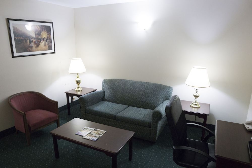 The Marlborough Hotel Deluxe Suite, 1 Bedroom, Non Smoking 2