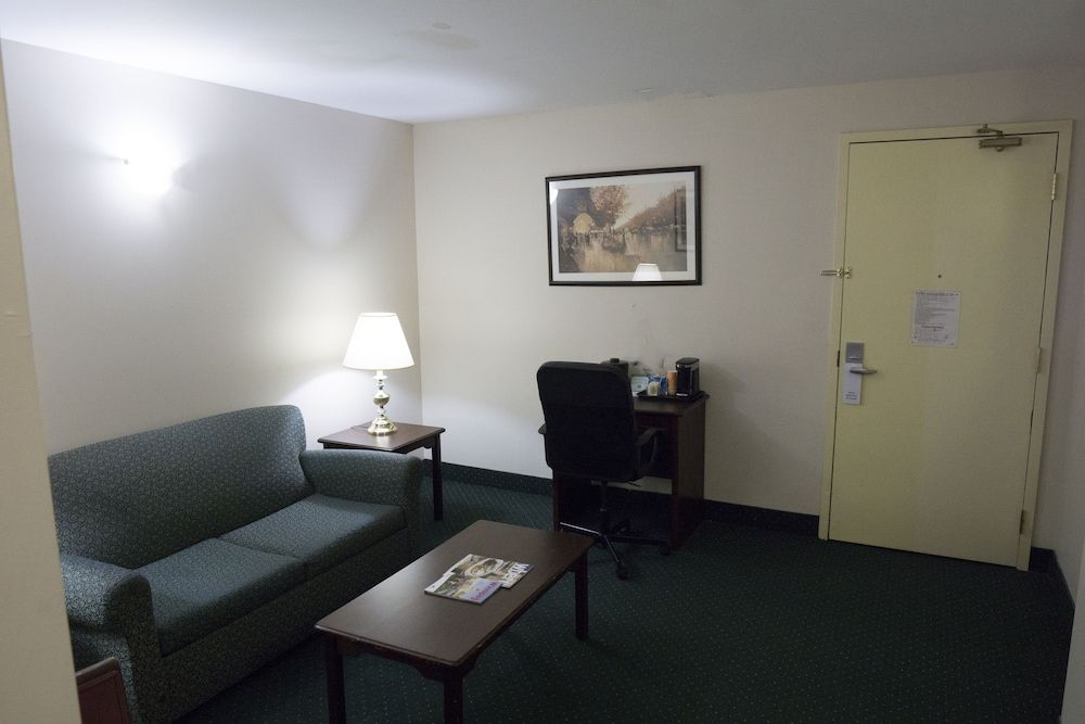 The Marlborough Hotel Deluxe Suite, 1 Bedroom, Non Smoking 4