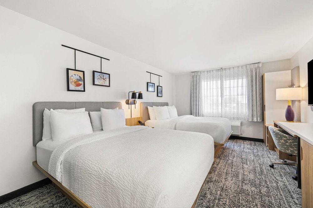 Room, 2 Queen Beds, Non Smoking