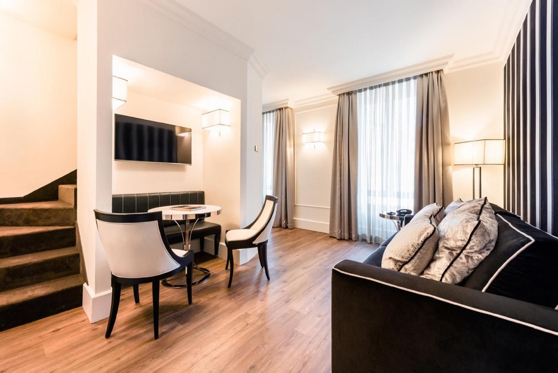 Deluxe Apartment - Split Level (5 Adults)