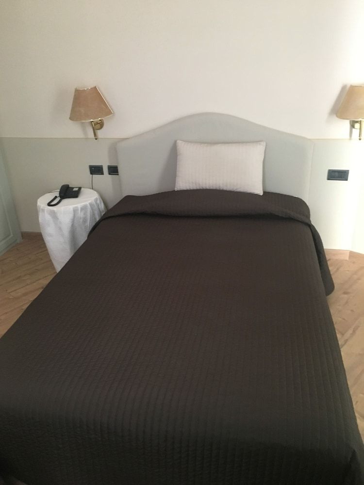 Green Hotel Single Room