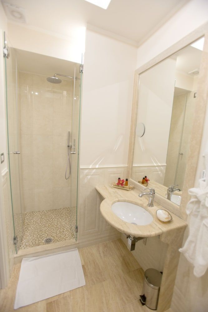 Royal Suite Trinità dei Monti Deluxe Double Room 6