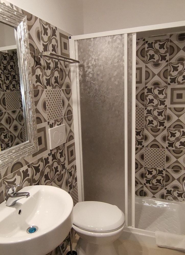 Angelica Economy Double Room 10