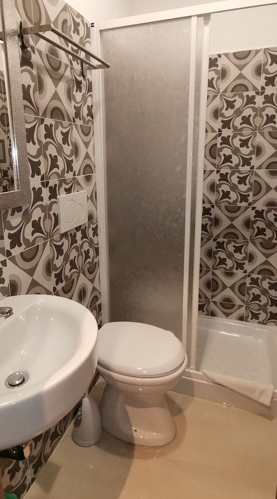 Angelica Economy Double Room 12