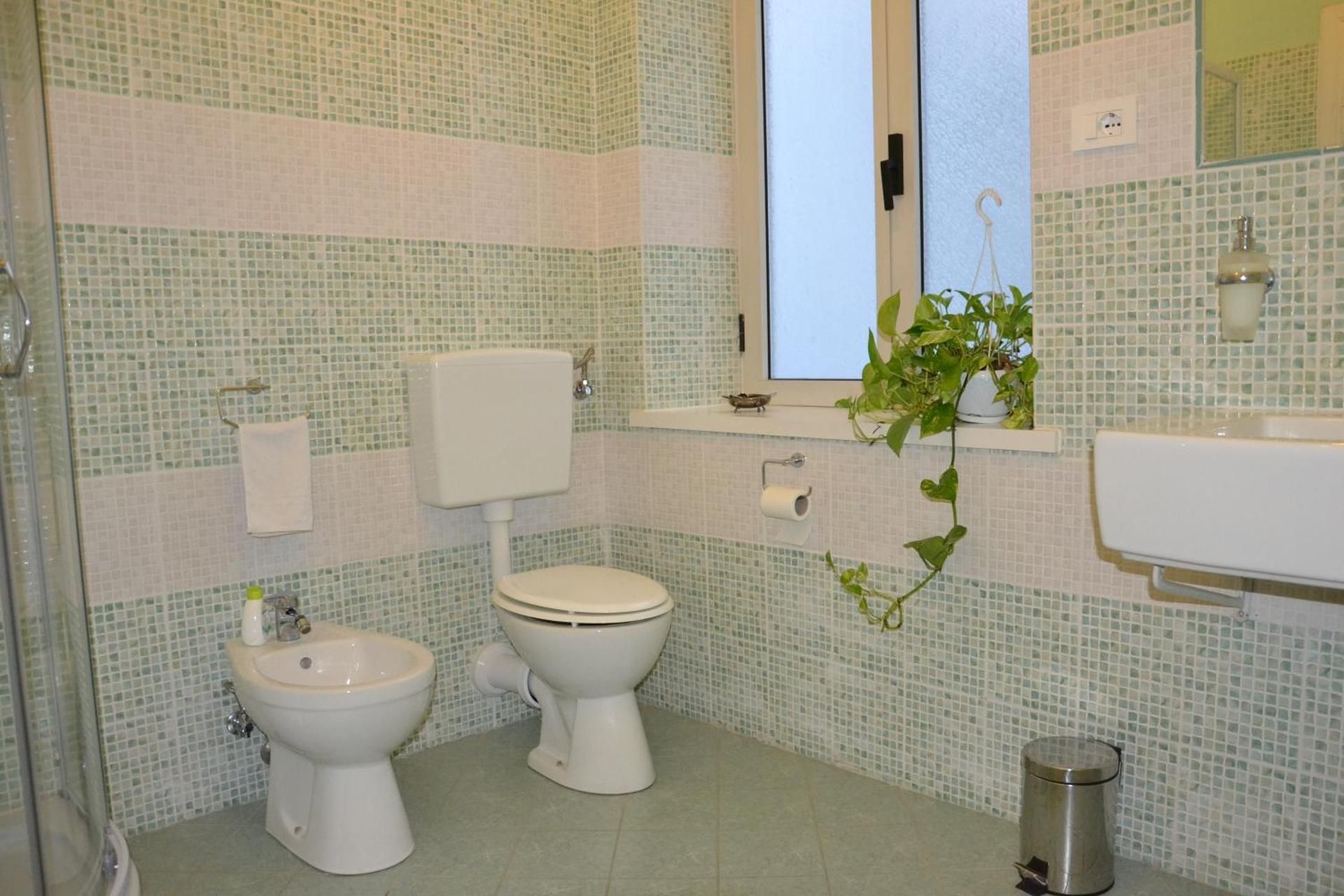 Single Room with Shared Bathroom
