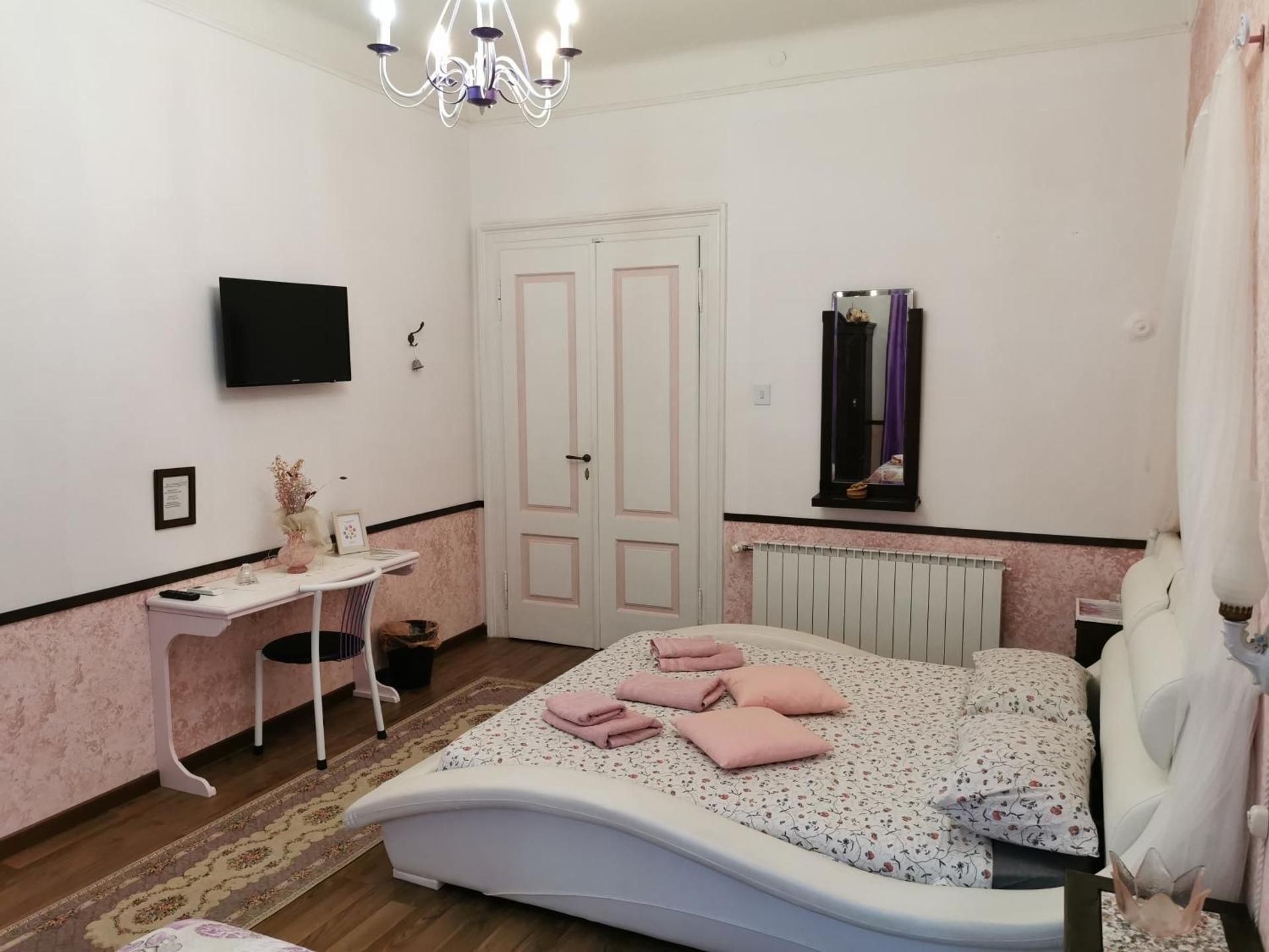 Classic Triple Room with Shared Bathroom