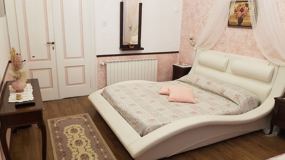 Classic Triple Room, Shared Bathroom