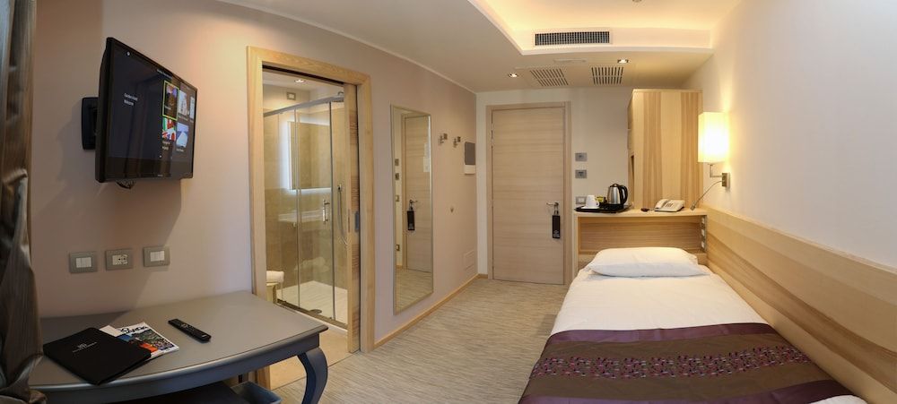 Hotel Garden Single Room, Terrace 5