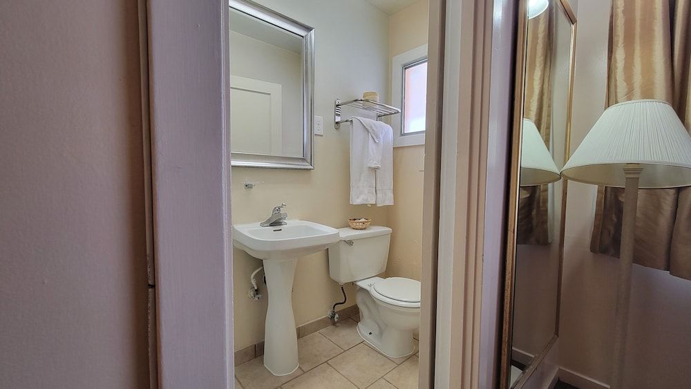 El Camino Inn Standard Queen 5