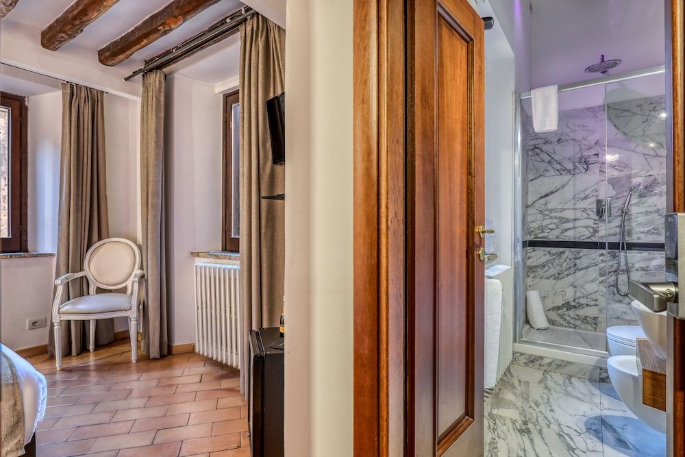undefined Luxury Navona 7