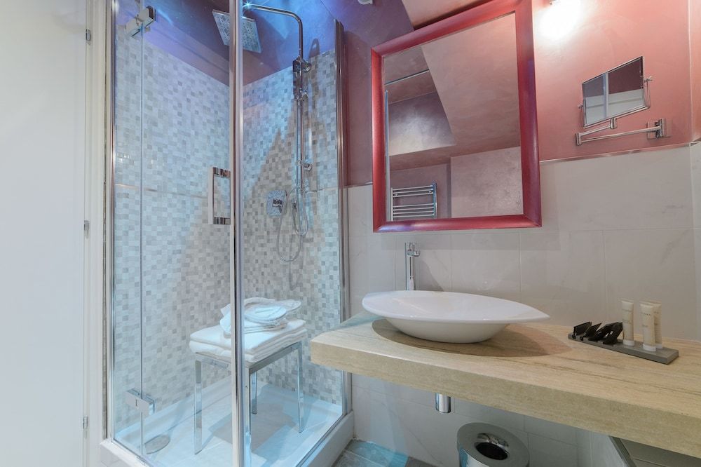 Hotel Vespasiano Superior Double Room 11