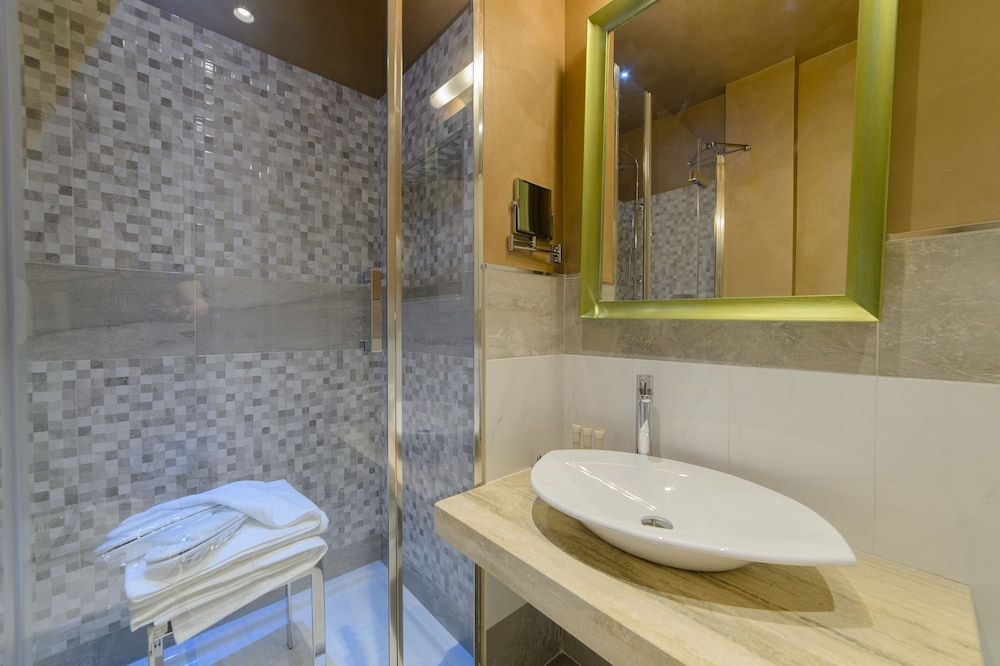 Hotel Vespasiano Superior Double Room 16