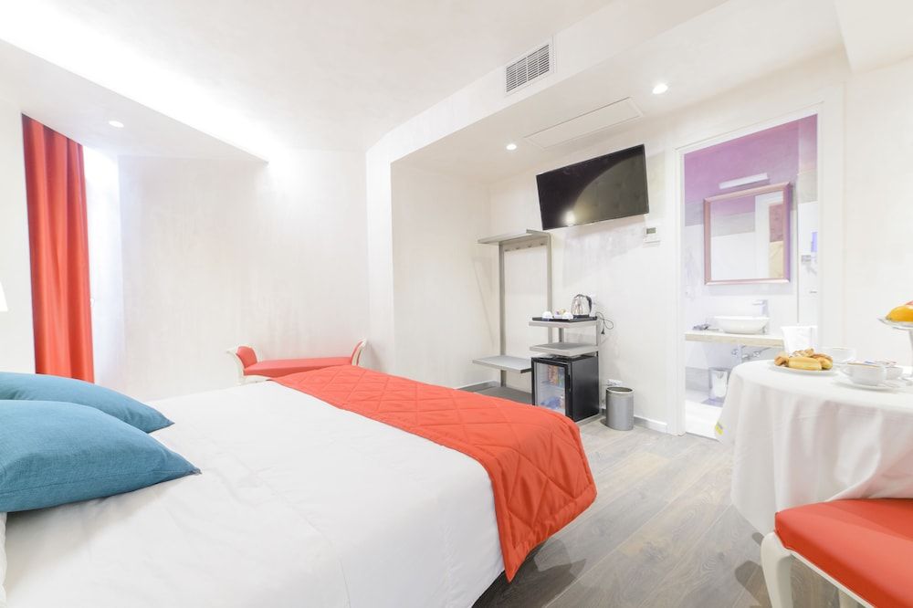 Hotel Vespasiano Superior Double Room 9