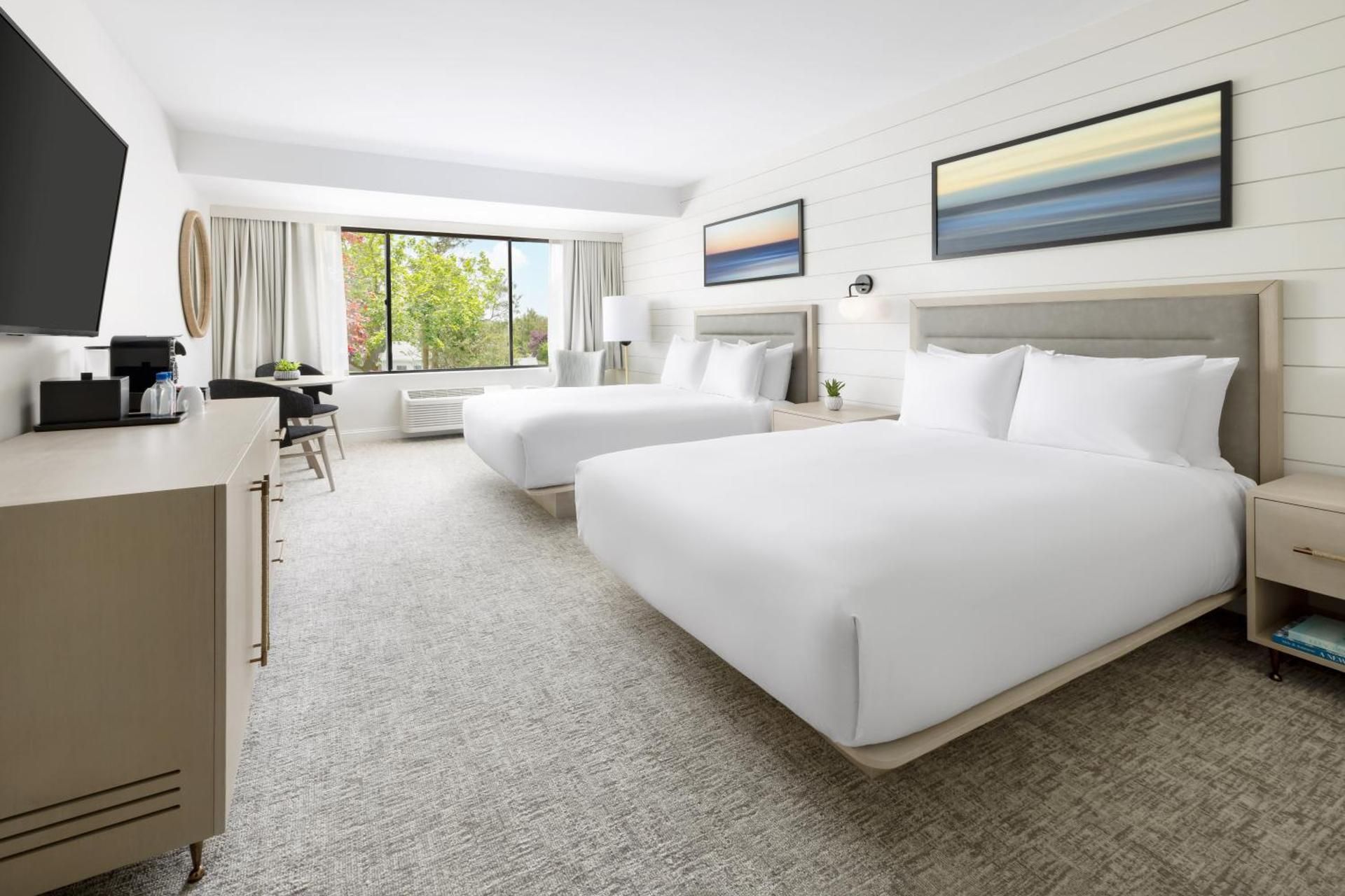 2 Double Beds