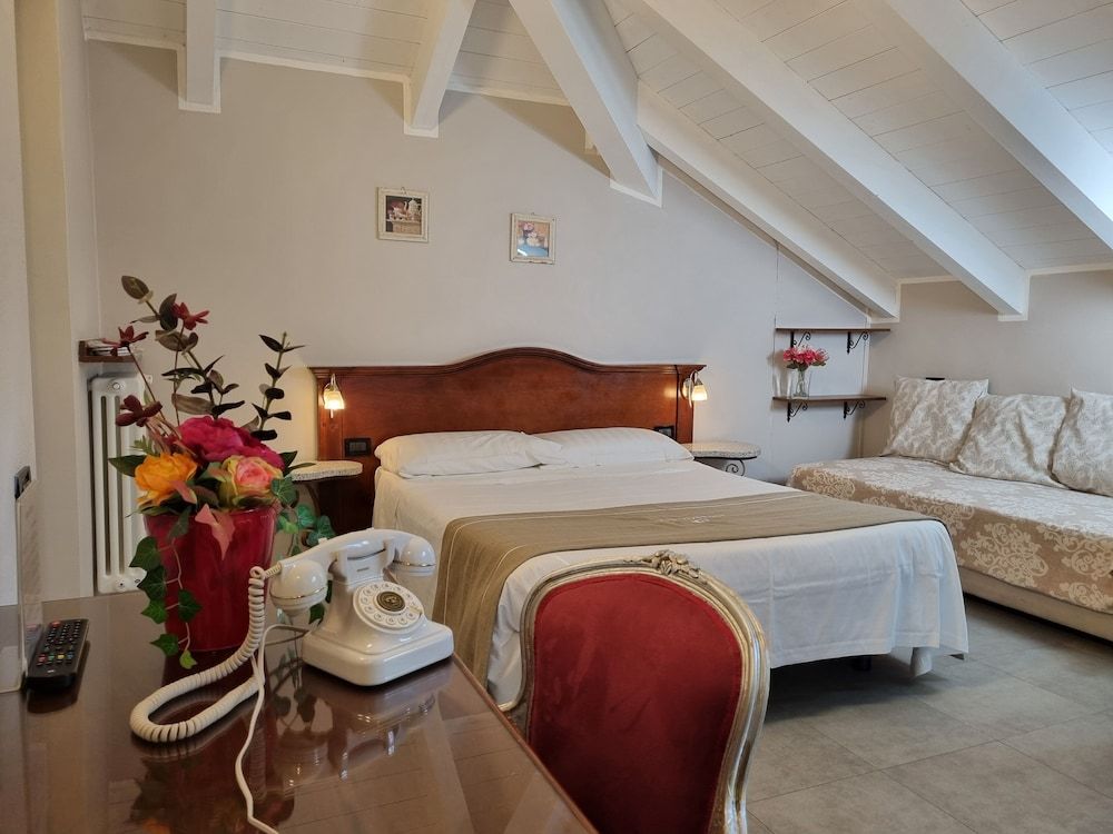 Charly Hotel Double or Twin Room 4