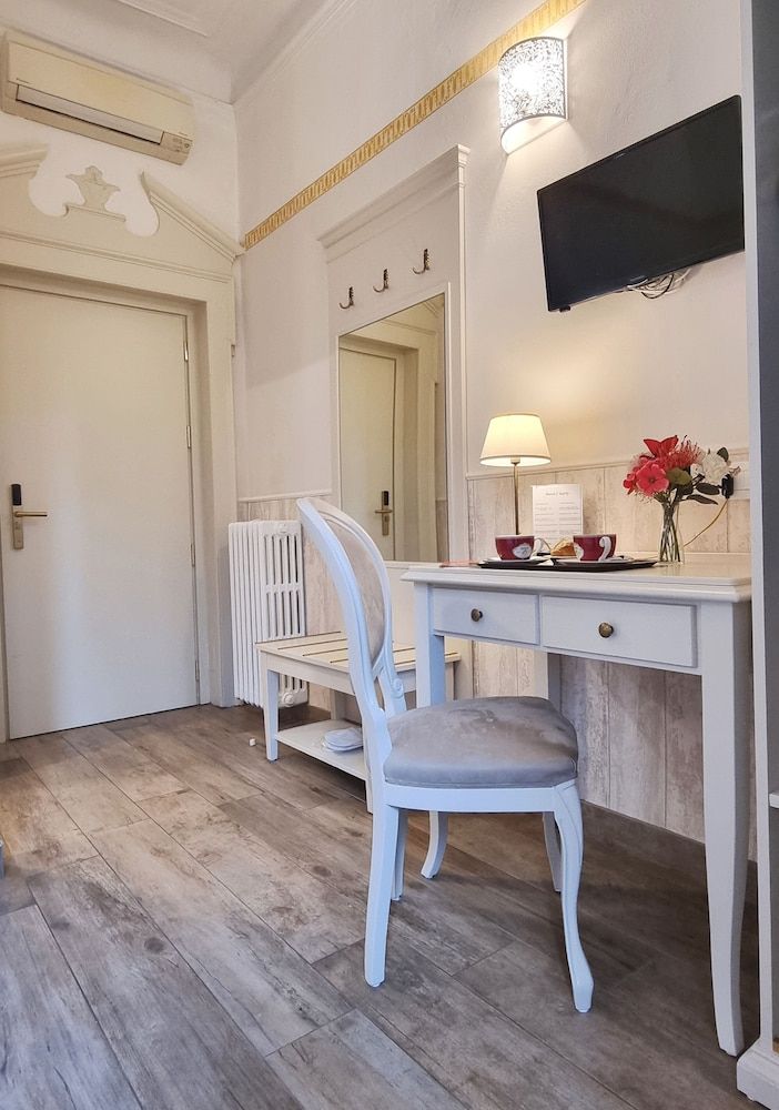 Charly Hotel Double or Twin Room 9