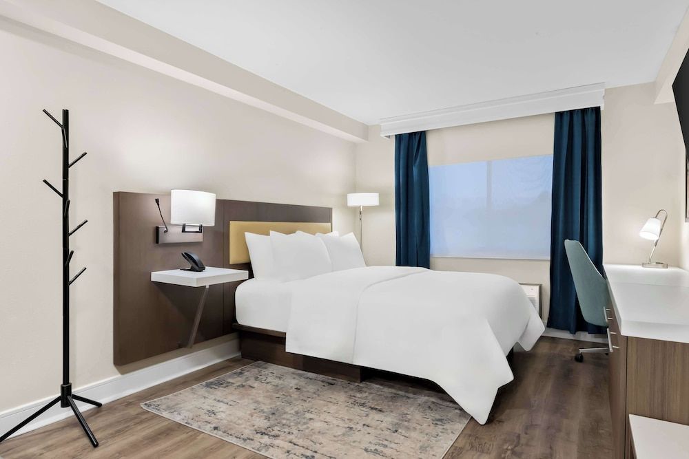 Suite, 1 Queen Bed, Non Smoking, Kitchen (Walk-in Shower)