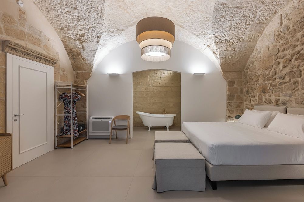 ARCO VECCHIO URBAN SUITE by EPOCA COLLECTION Suite 4