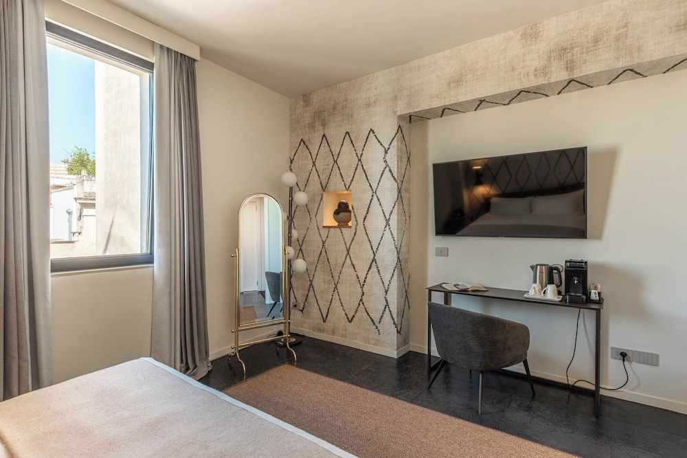 ARCO VECCHIO URBAN SUITE by EPOCA COLLECTION Deluxe Double Room 4