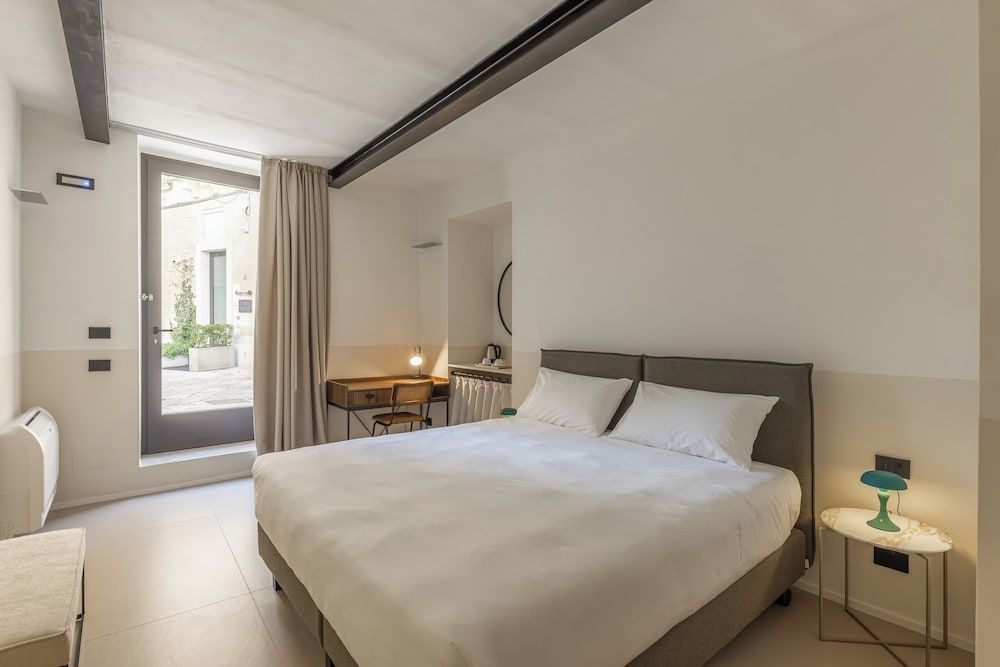 ARCO VECCHIO URBAN SUITE by EPOCA COLLECTION Classic Double Room 5