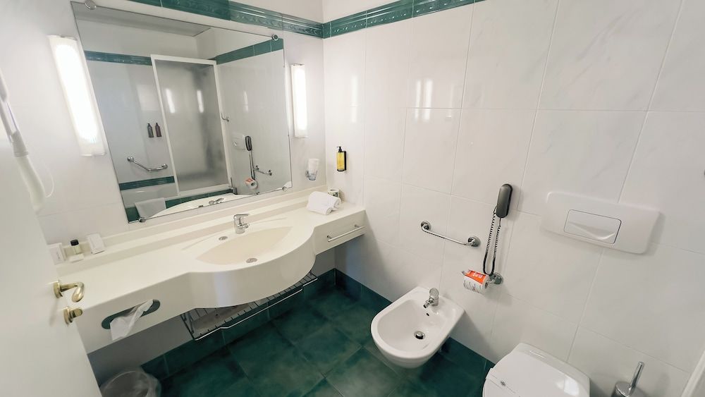 Altafiumara Resort & Spa Classic Double with queen bed or 2 twin beds 5