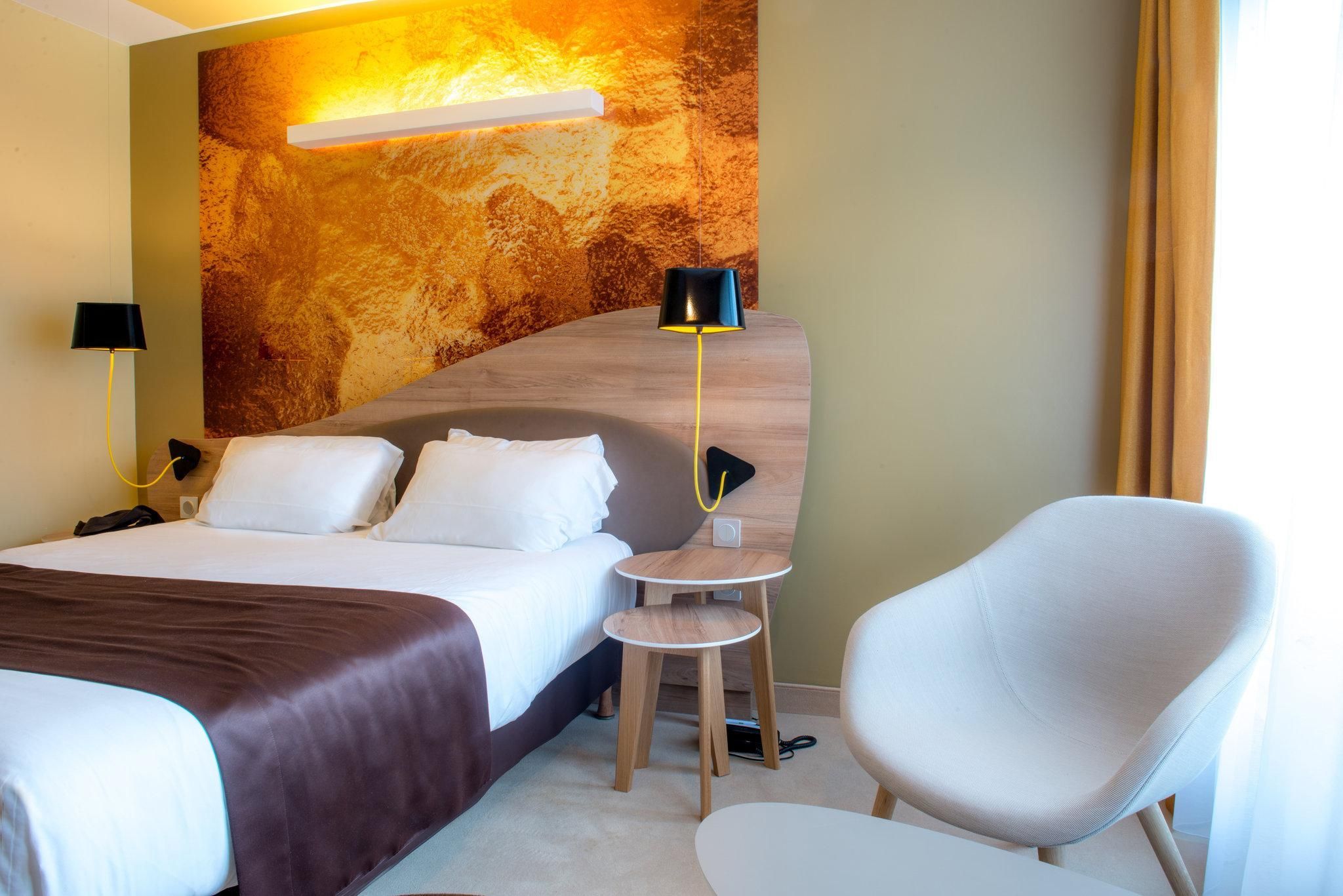 1 Queen Bed Premium Balcony