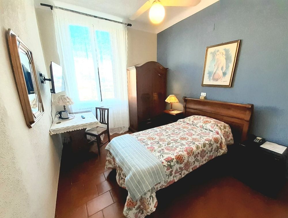 Castello Miramare Single Room 4