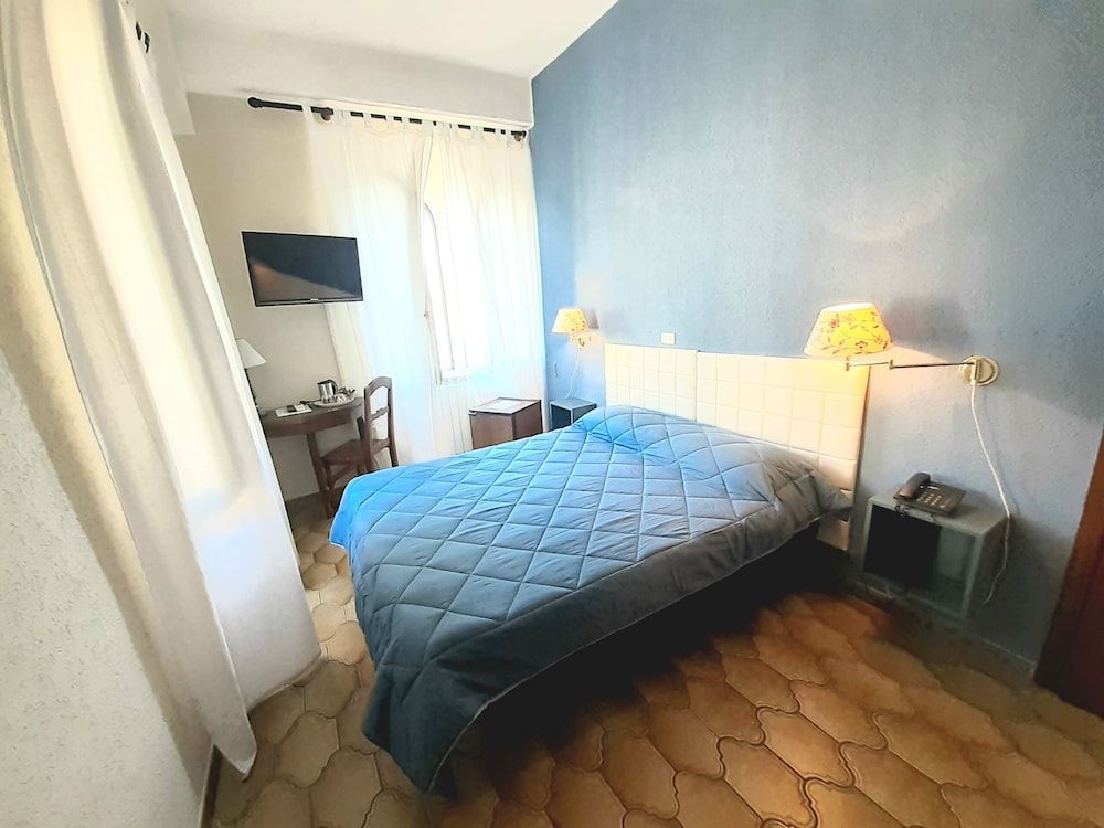 Castello Miramare Double Room 9