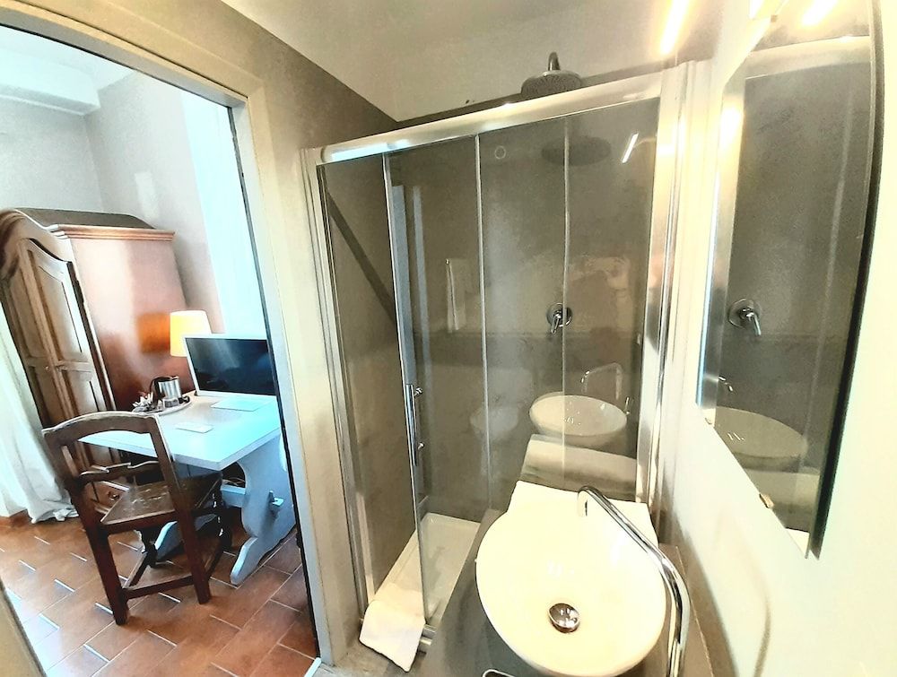 Castello Miramare Single Room 9