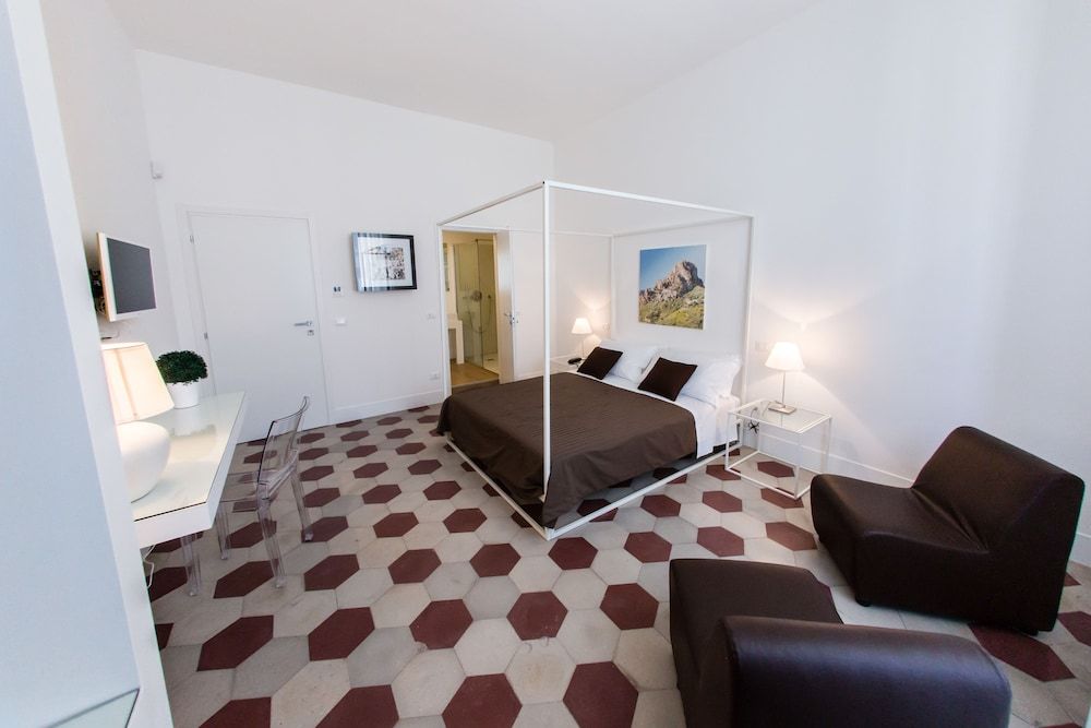 Rhegion B&B Deluxe Triple Room, 1 Bedroom, Private Bathroom 6