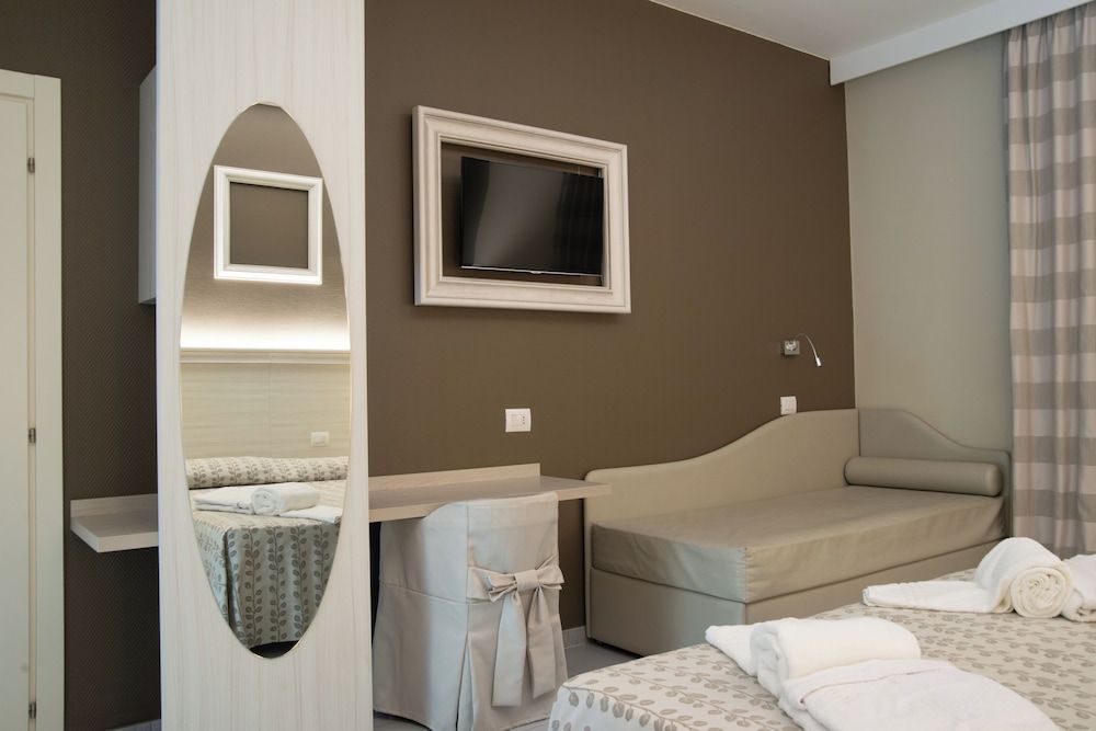 Hotel degli Ulivi Family Room 3