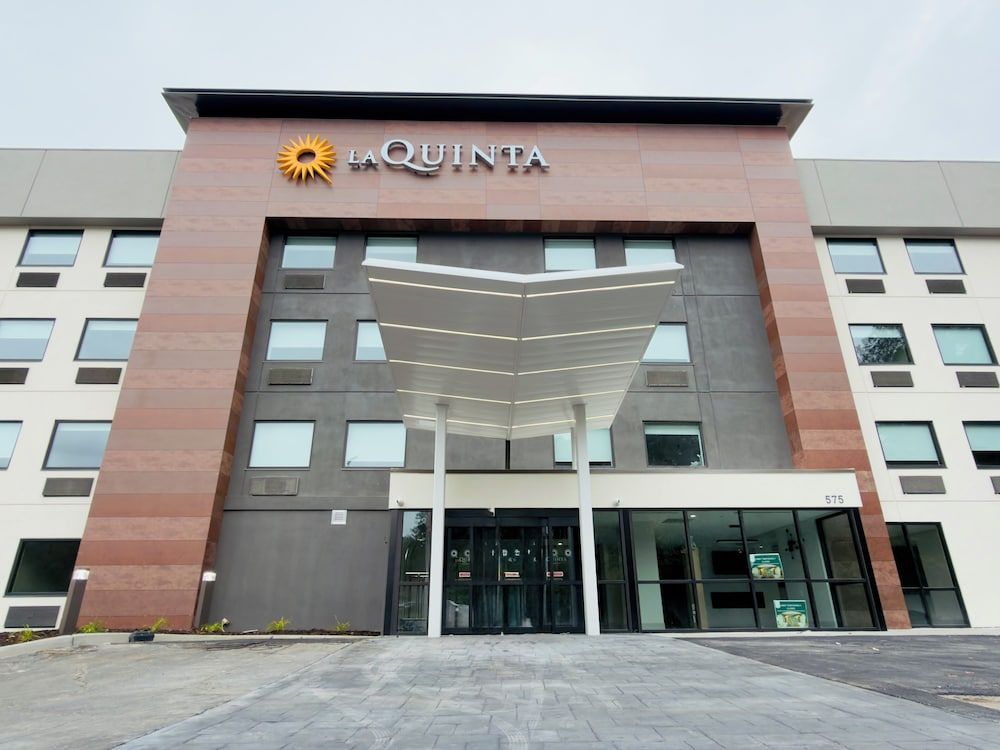 undefined La Quinta Inn & Suites by Wyndham Atlanta Roswell 7