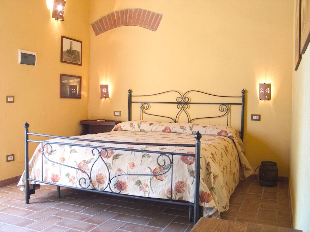 Agriturismo La pulledraia Classic Room, 1 Double Bed, Garden Area 3