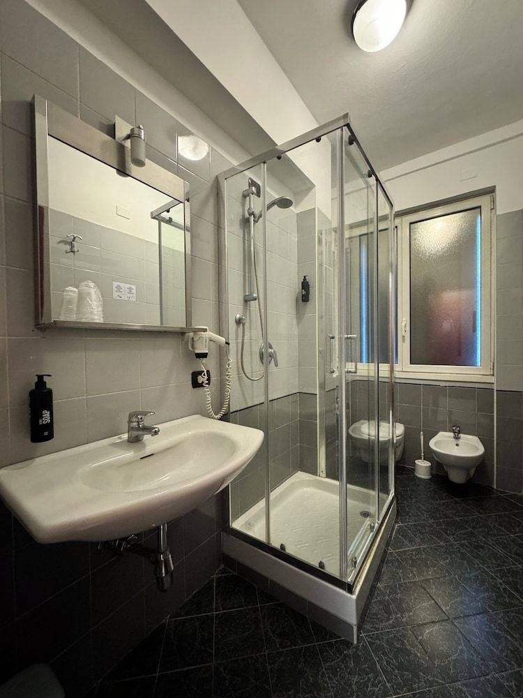 Hotel Parma Double Room 5