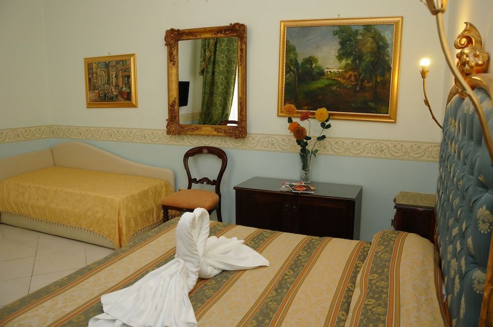 B&B Art Suite Santa Brigida Standard Triple Room, Courtyard View