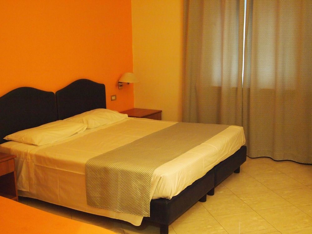 Piccolo Hotel Triple Room 2