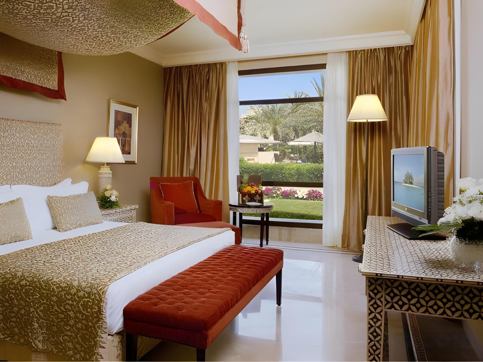 Al Dhow Suite, Queen Bed, Garden View