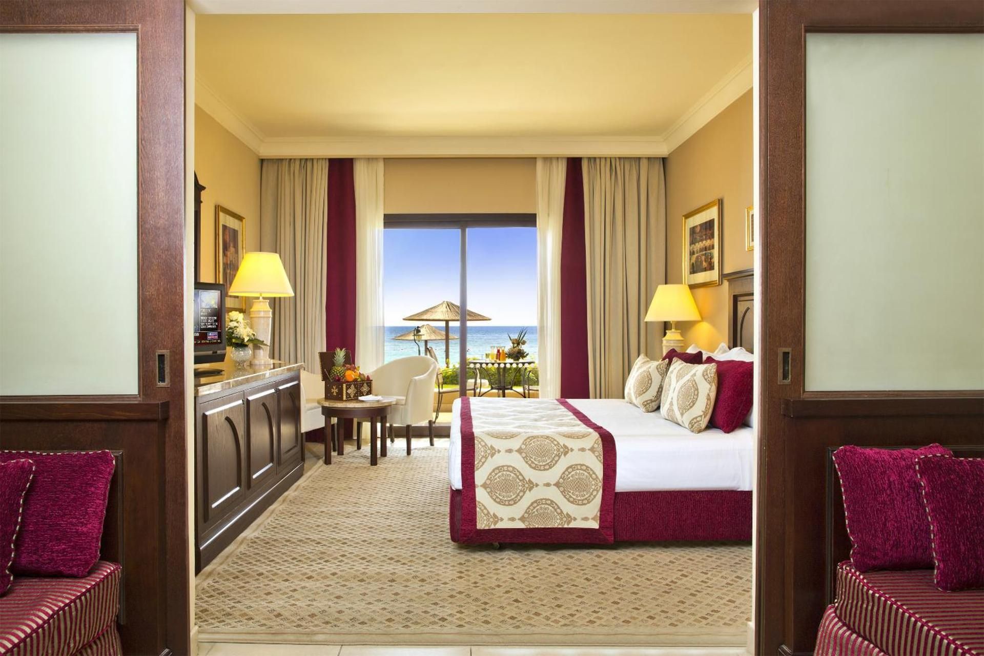 Family Club Upper, Queen Bed, Ocean View