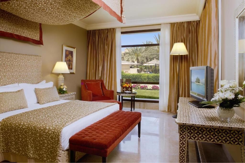 Al Bawadi Suite Queen Bed Side Sea View - Includes 20% Discount on F&B