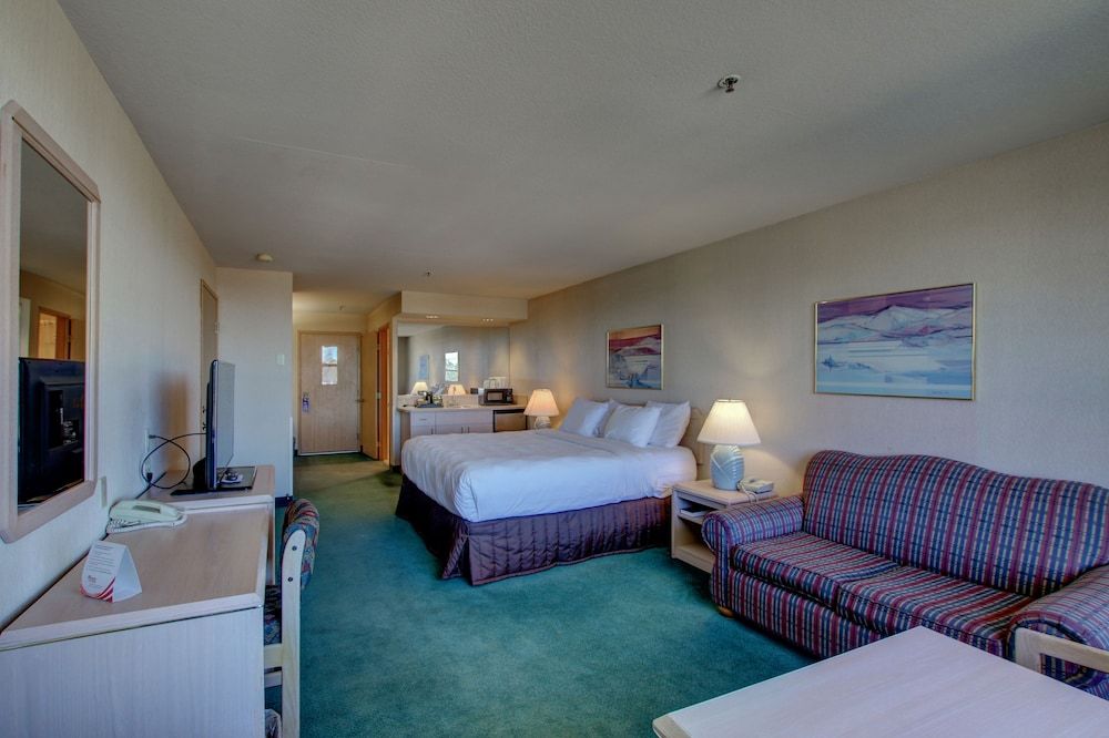 Shilo Inns Mammoth Lakes Superior Room, 1 King Bed 2