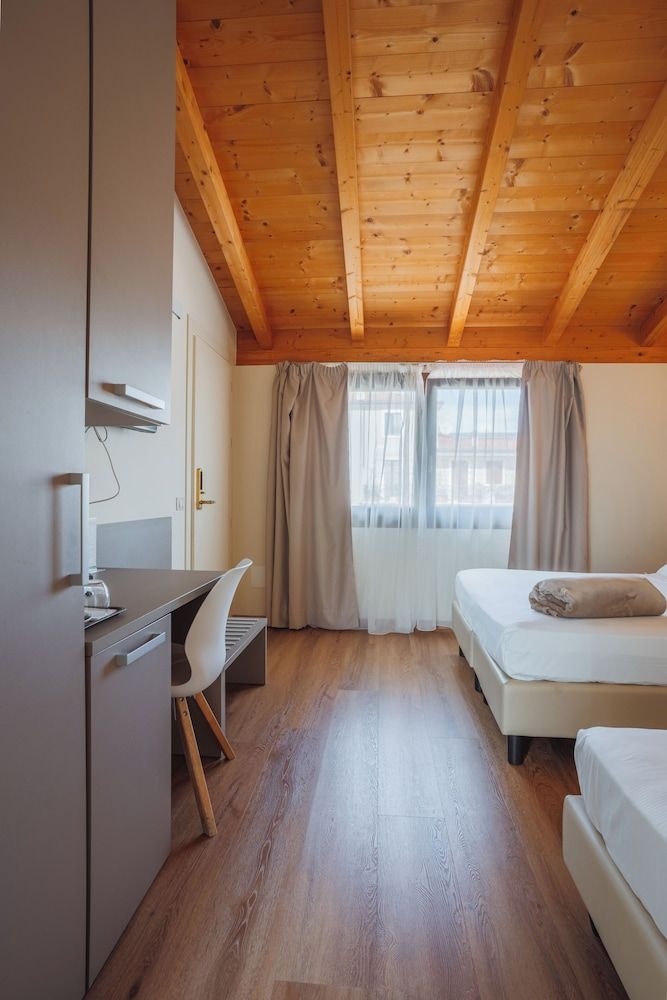 Garda Relais Panoramic Triple Room 2