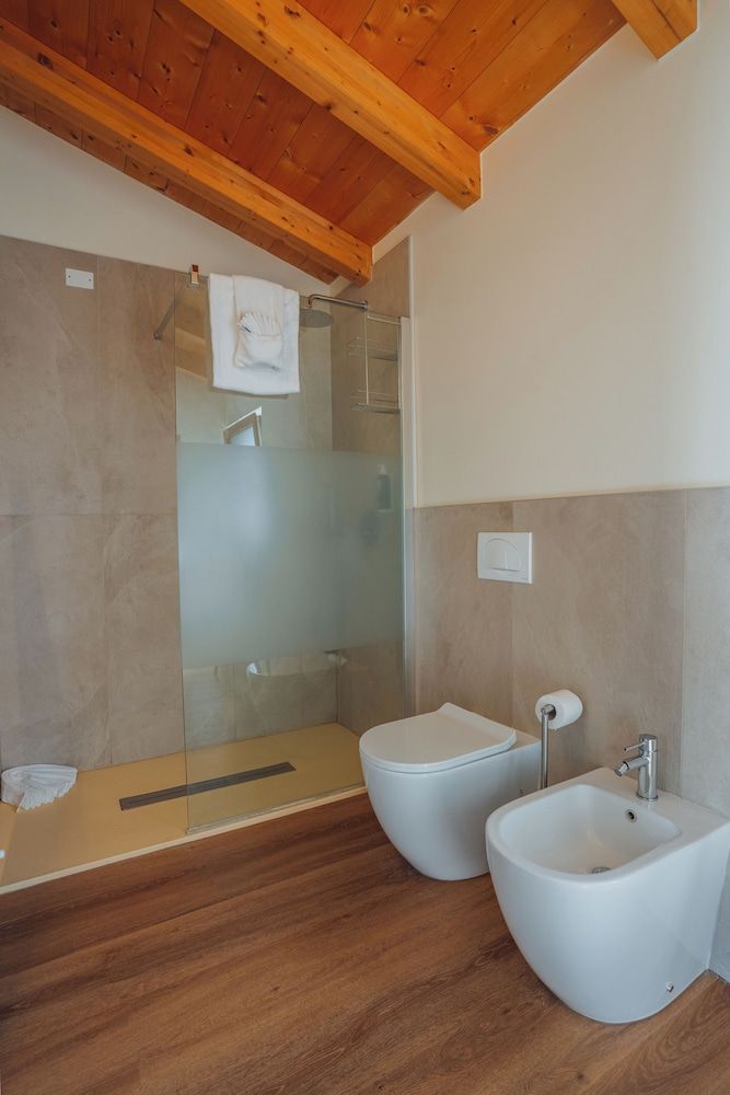 Garda Relais Panoramic Triple Room 6