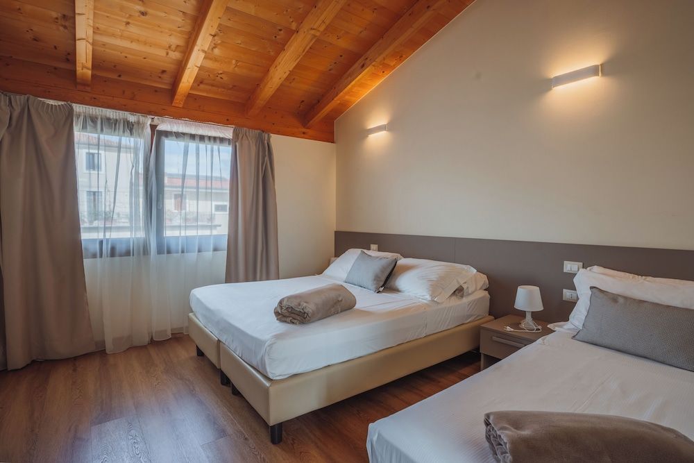 Garda Relais Panoramic Triple Room 3