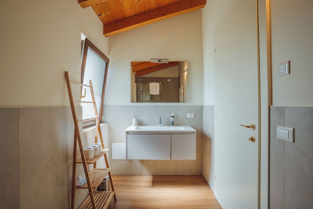 Garda Relais Panoramic Triple Room 4