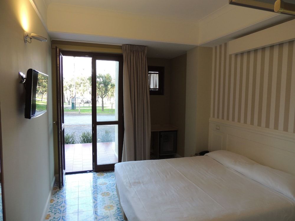 Hotel Zeus Pompei Family Room 2