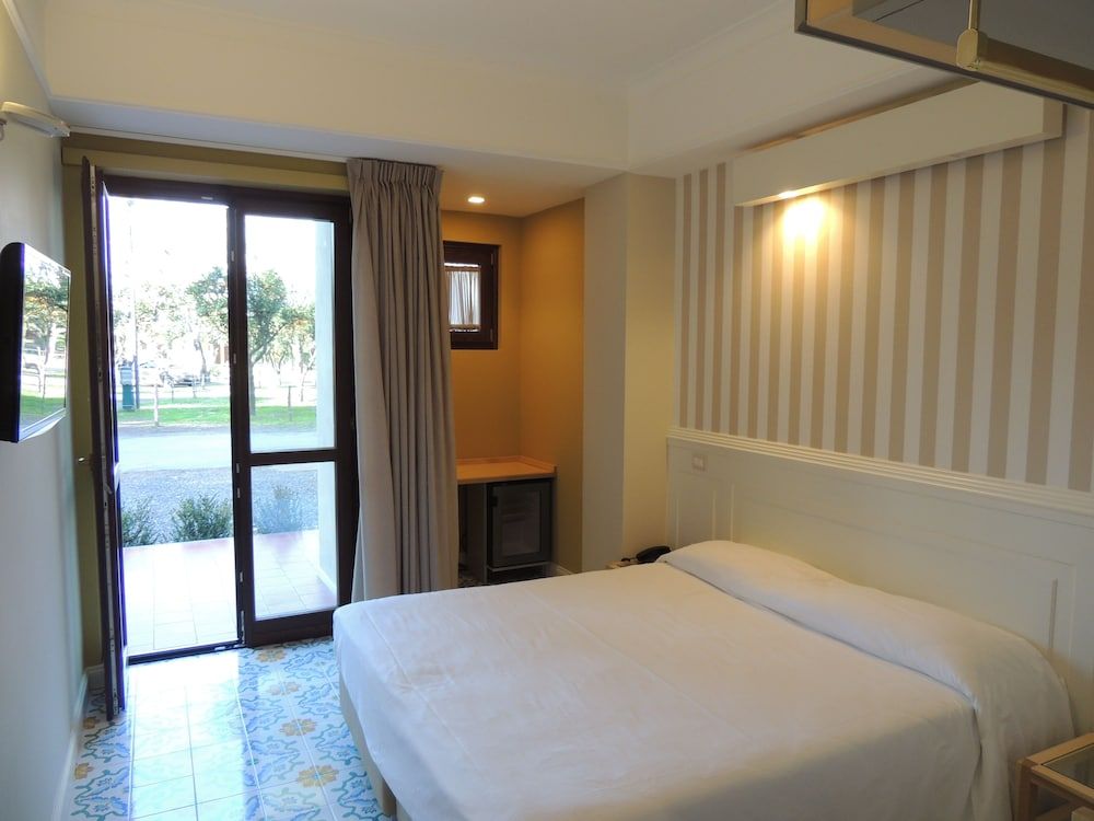 Hotel Zeus Pompei Family Room 3